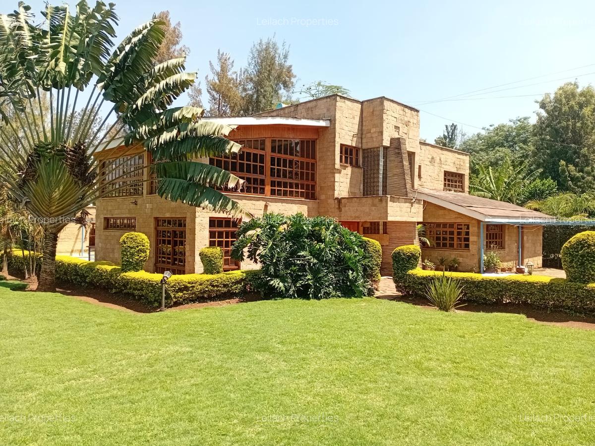 5 Bed House with En Suite in Runda - 1