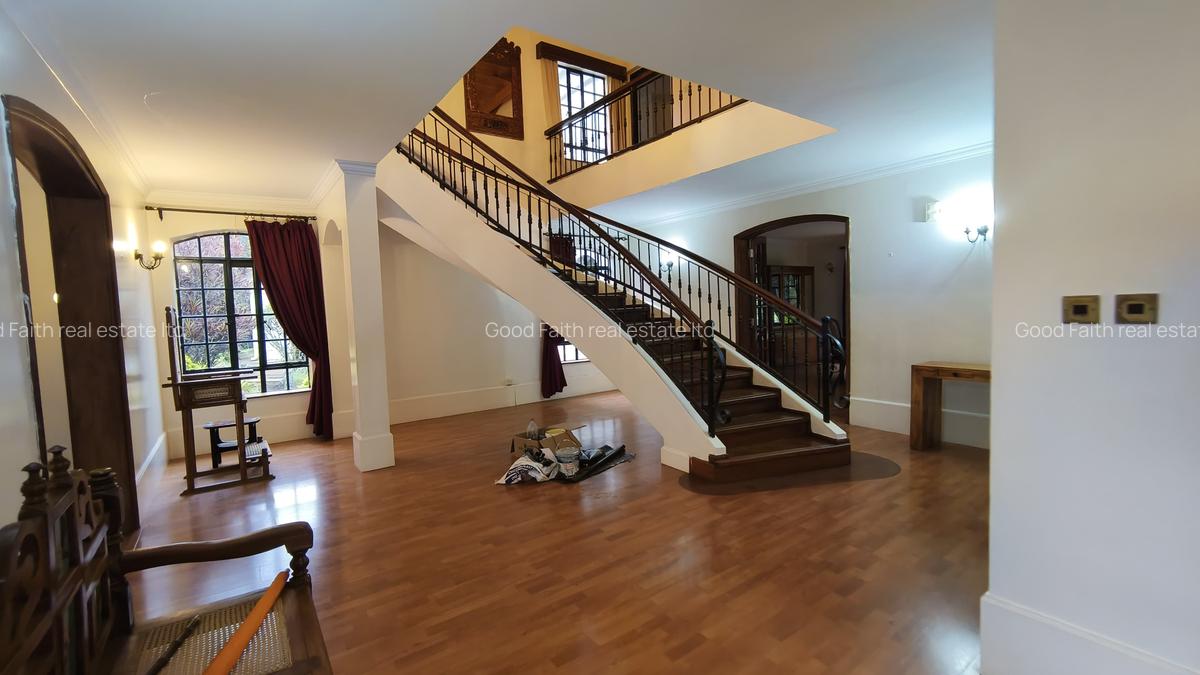 5 Bed House with En Suite in Runda - 8