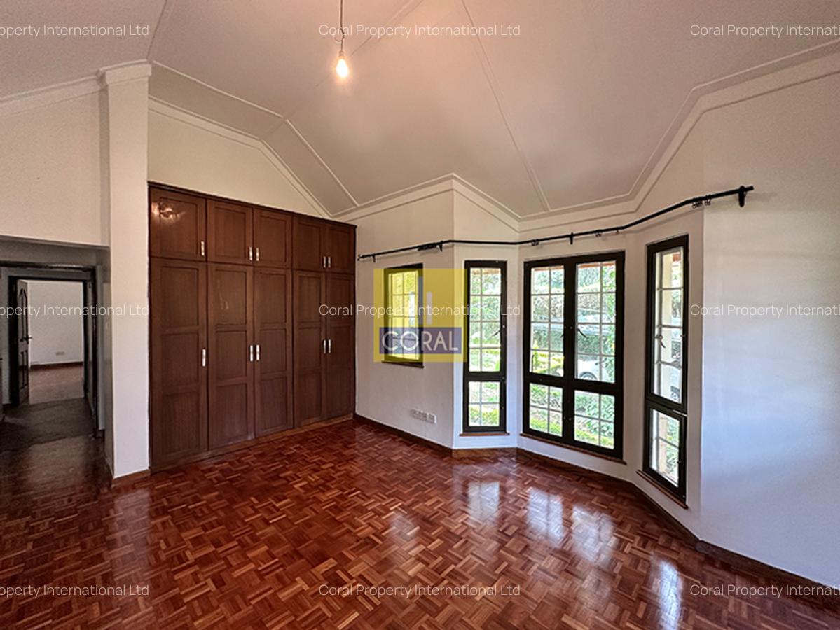 5 Bed House in Rosslyn - 11