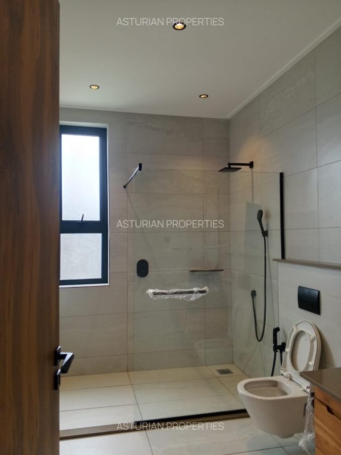 4 Bed Apartment with En Suite in Westlands Area - 5