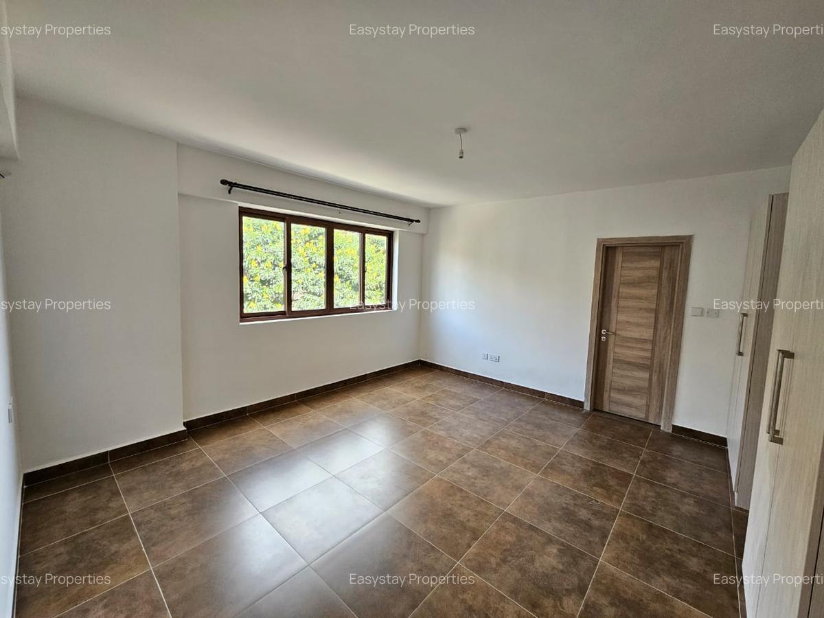 3 Bed Apartment with Swimming Pool at School Lane - 15