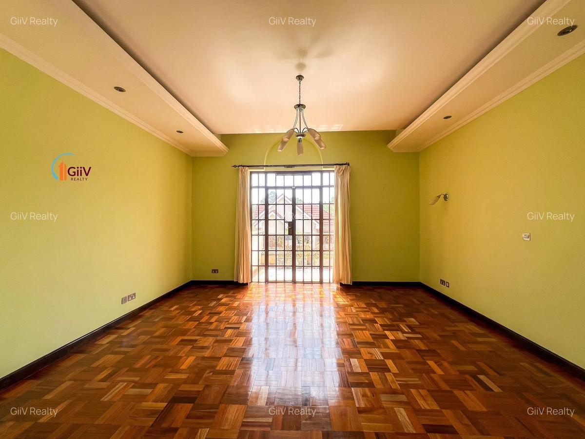 4 Bed Townhouse with Swimming Pool in Rosslyn - 12