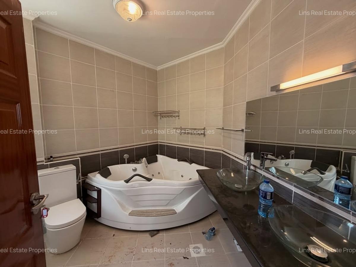 5 Bed Townhouse with En Suite in Lavington - 18