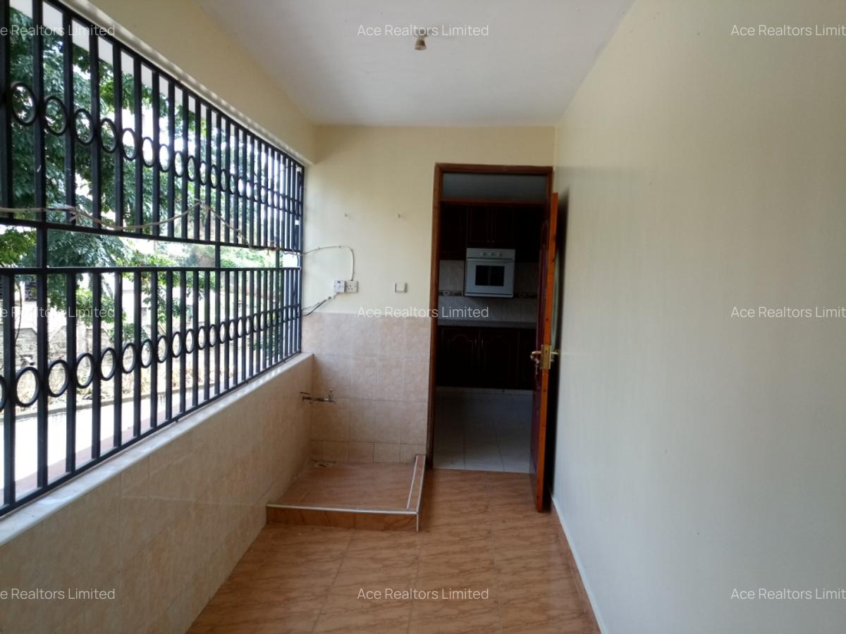 3 Bed Apartment with En Suite at Off Rhapta Road - 5