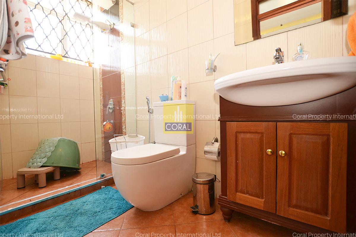 4 Bed Apartment with Backup Generator in Parklands - 11