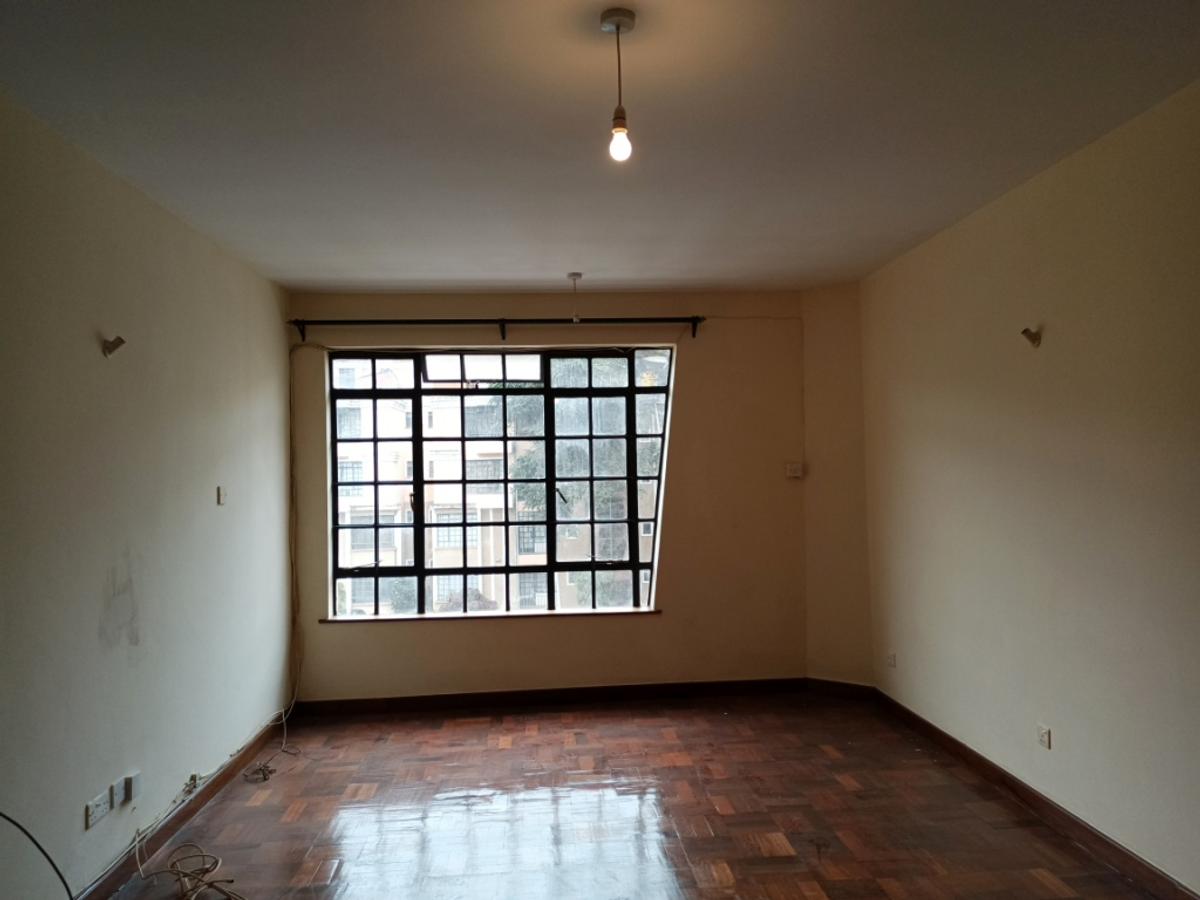 3 Bed Apartment with En Suite at Riverside Drive - 2