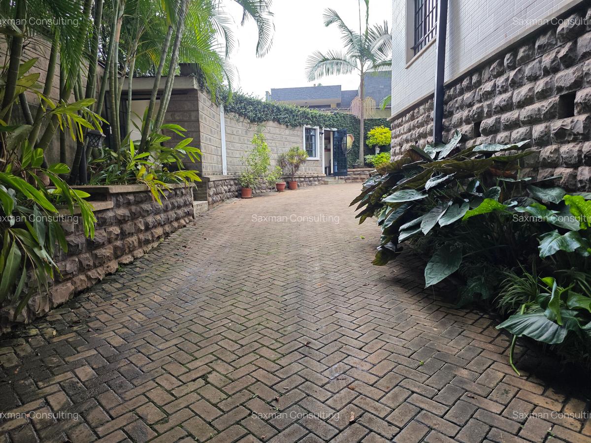 2 Bed Apartment with En Suite in Nyari - 3