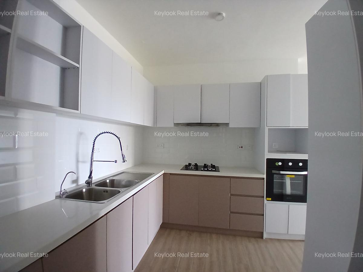 3 Bed Apartment with En Suite at Lavington - 6