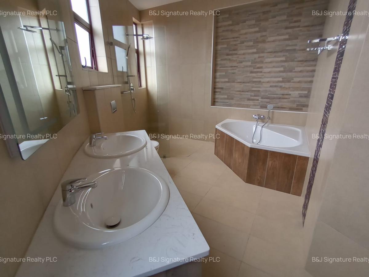 4 Bed Apartment with En Suite in General Mathenge - 19