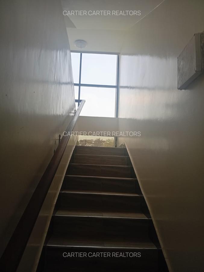 5 Bed House with En Suite in Garden Estate - 8