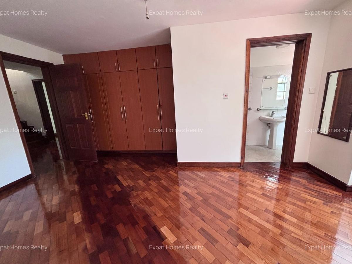 4 Bed Townhouse with En Suite in Lavington - 15