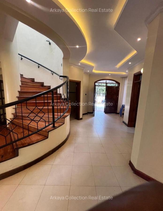 6 Bed Villa with En Suite in Lavington - 4