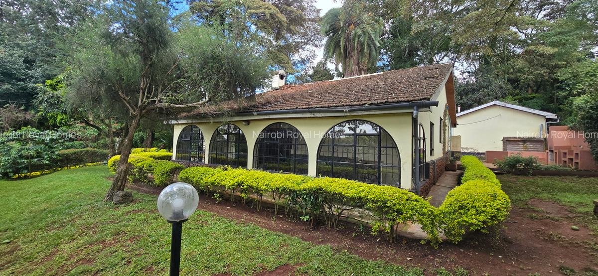 4 Bed House with En Suite at Loresho Road - 10