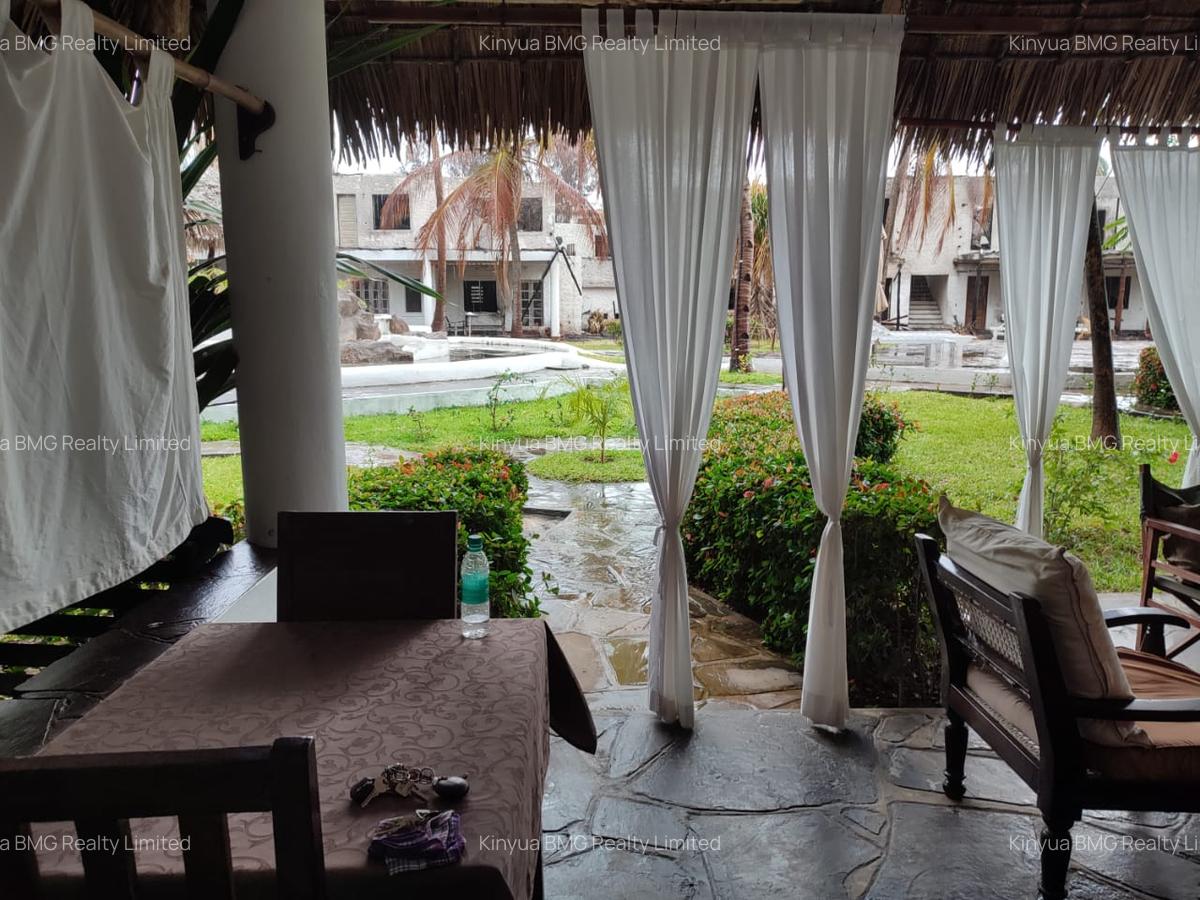 Serviced 3 Bed Apartment with En Suite in Malindi - 7