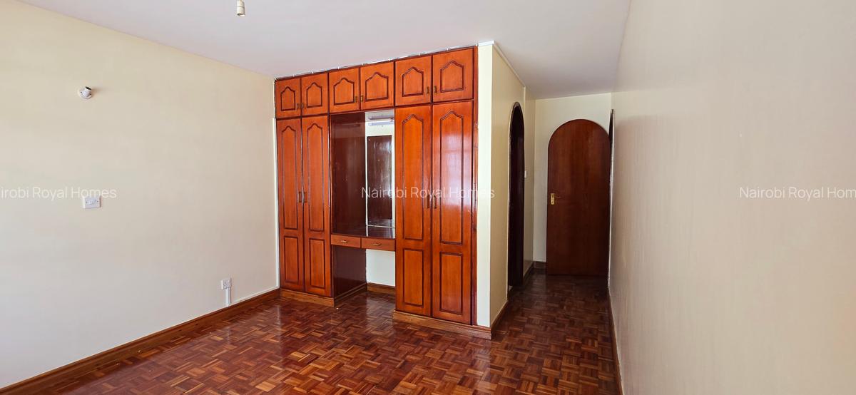 5 Bed Townhouse with En Suite at Riverside Drive - 17