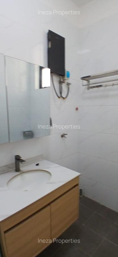 Studio Apartment with En Suite at Kindaruma Road - 5