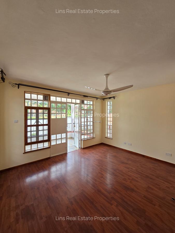5 Bed House with En Suite in Runda - 13