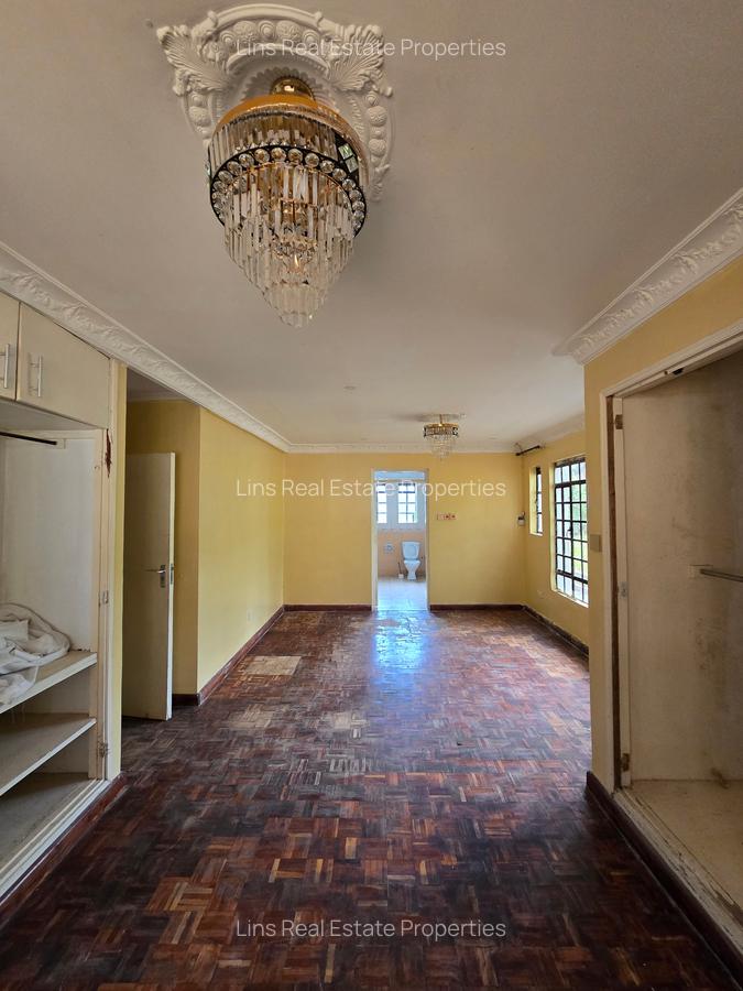 5 Bed House with En Suite in Loresho - 11