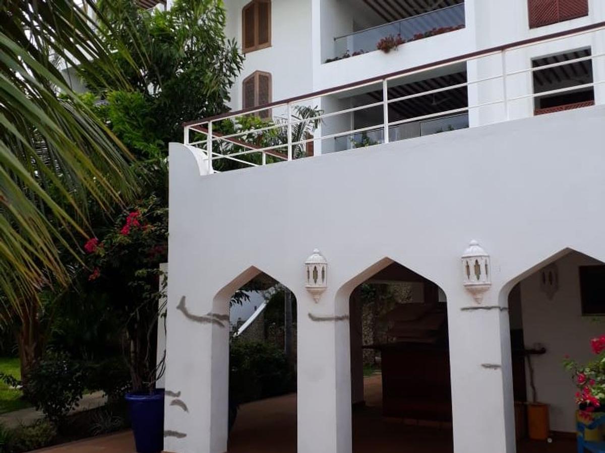 Furnished 3 Bed Apartment with Swimming Pool in Nyali Area - 1