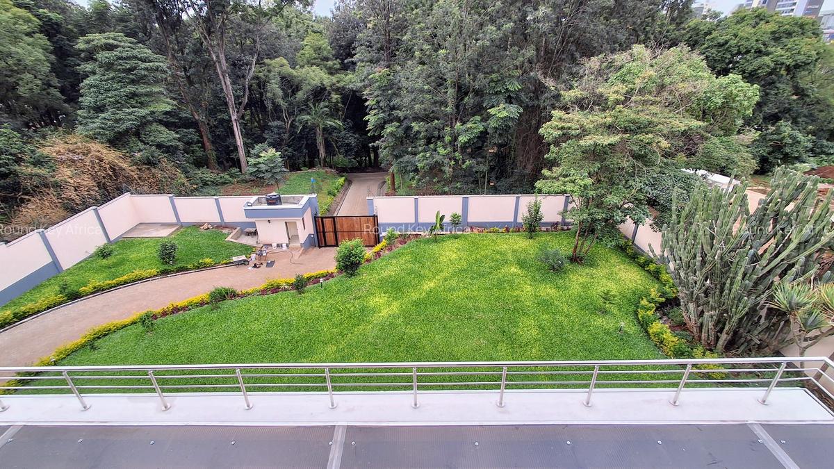 4 Bed House with En Suite at Rosslyn - 17