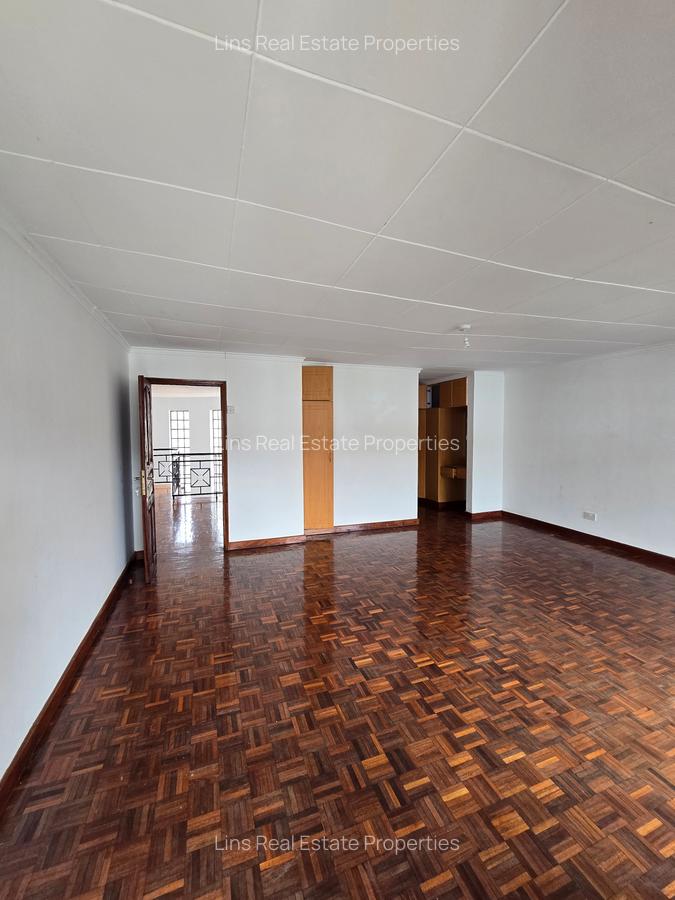 4 Bed Townhouse with En Suite in Lavington - 13
