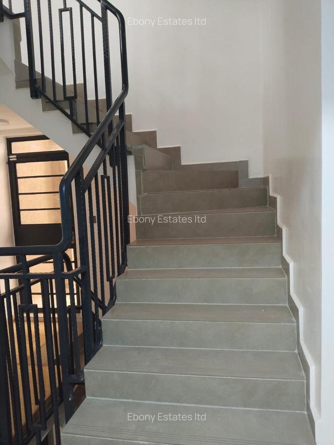 5 Bed Townhouse with En Suite in Lavington - 9