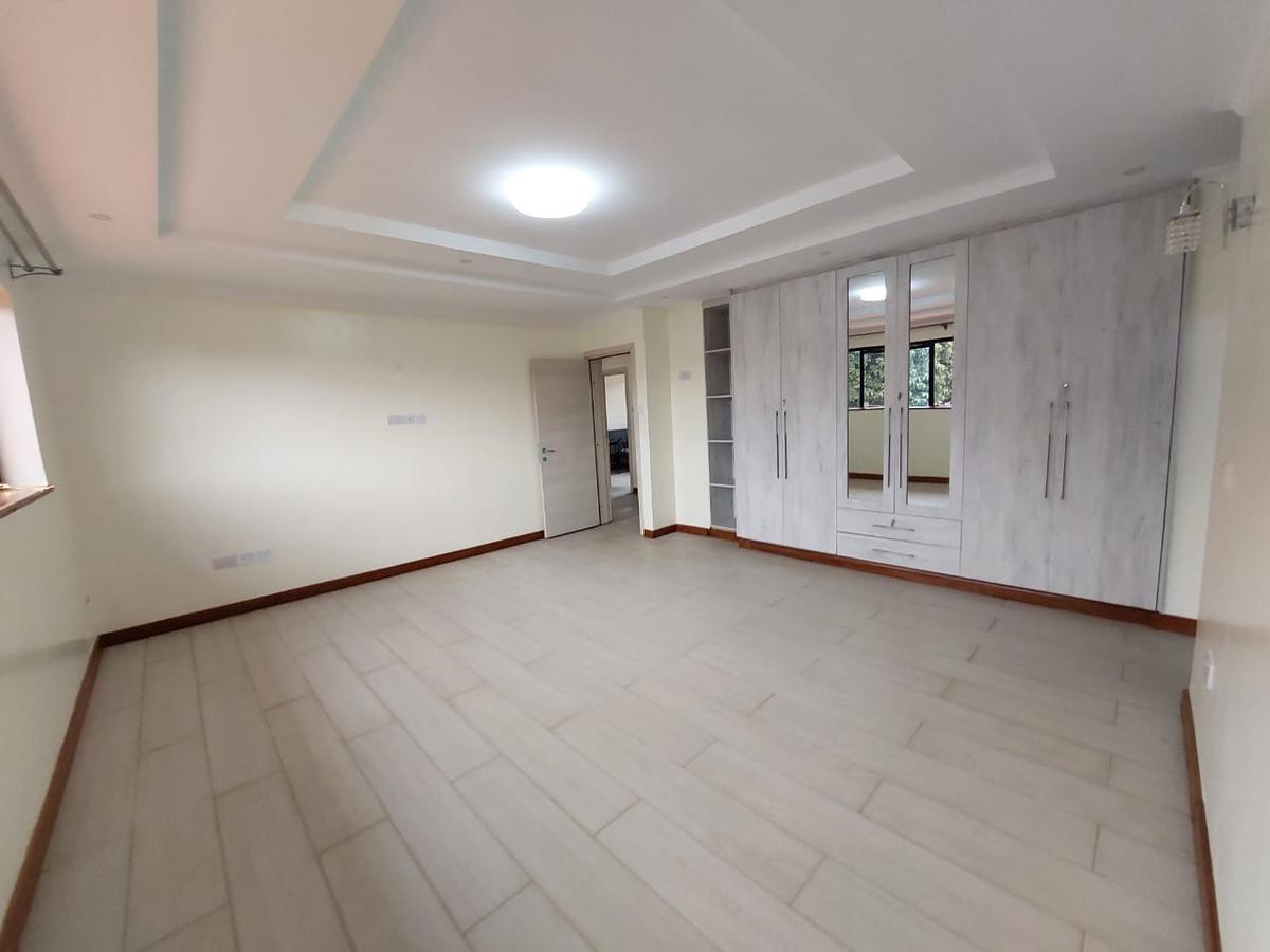 6 Bed Townhouse with En Suite at James Gichuru - 16