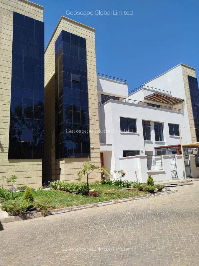 5 Bed House with En Suite in Lavington - 11