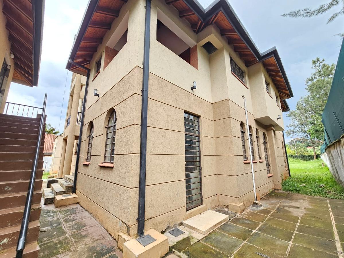 6 Bed House with En Suite in Runda - 17