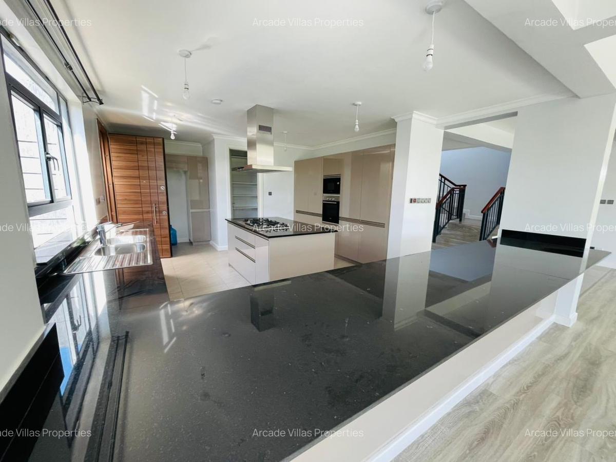 4 Bed Villa with En Suite in Runda - 14