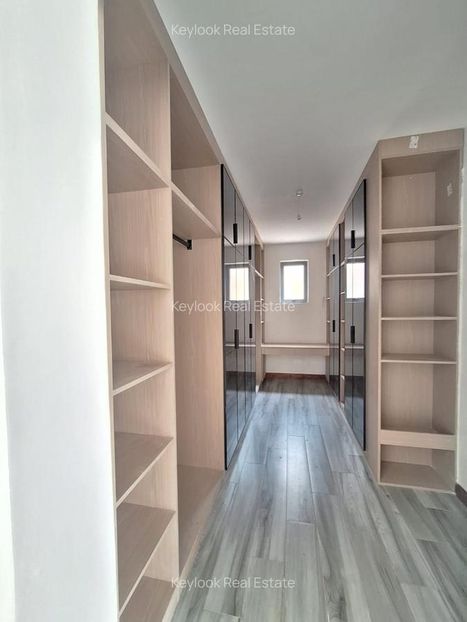 5 Bed Townhouse with En Suite at Lavington - 7