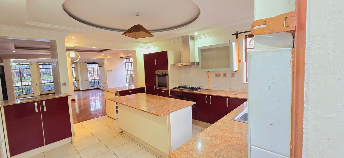 5 Bed Townhouse with En Suite at Off Convent Drive - 13