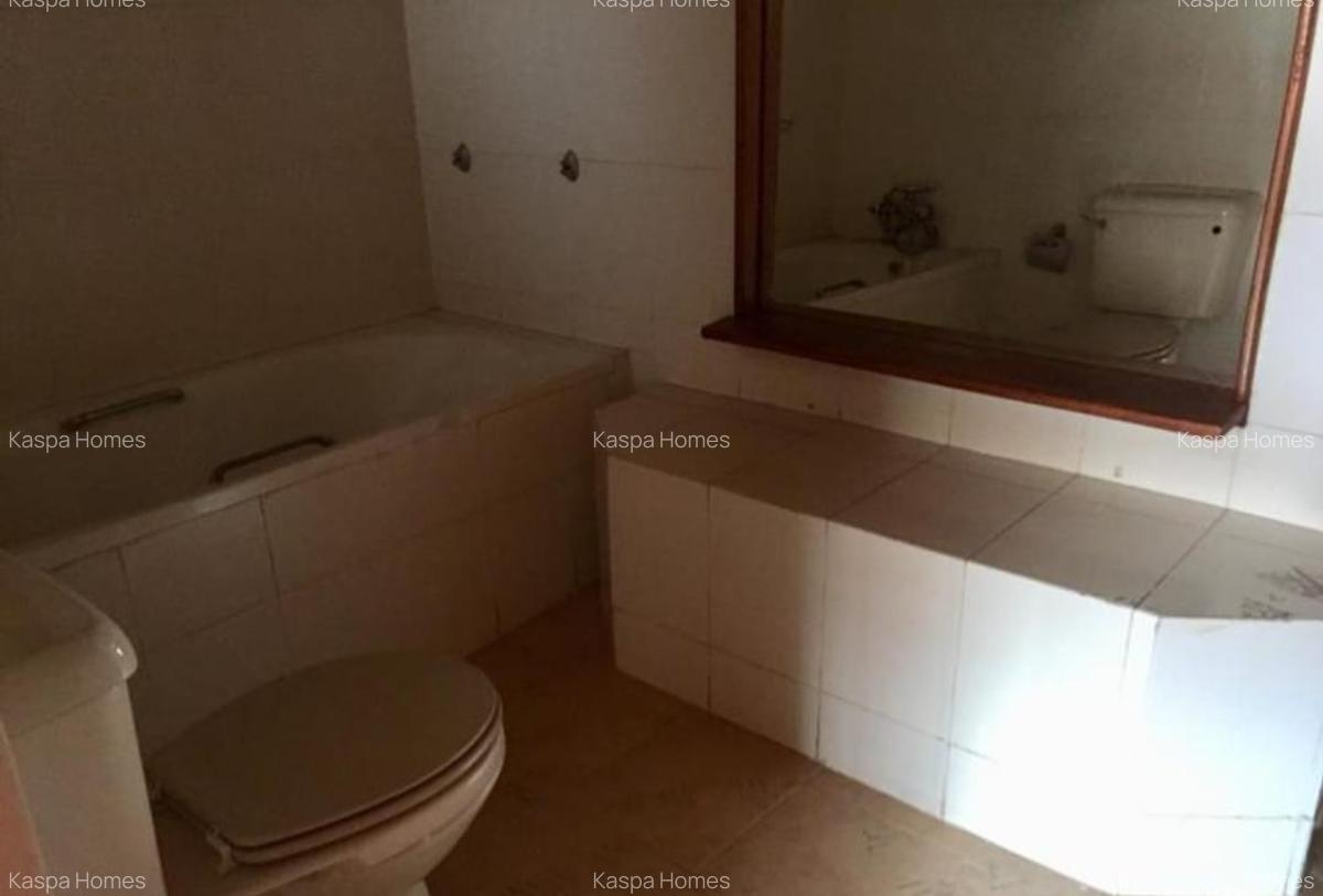 5 Bed Villa with En Suite in Lavington - 6