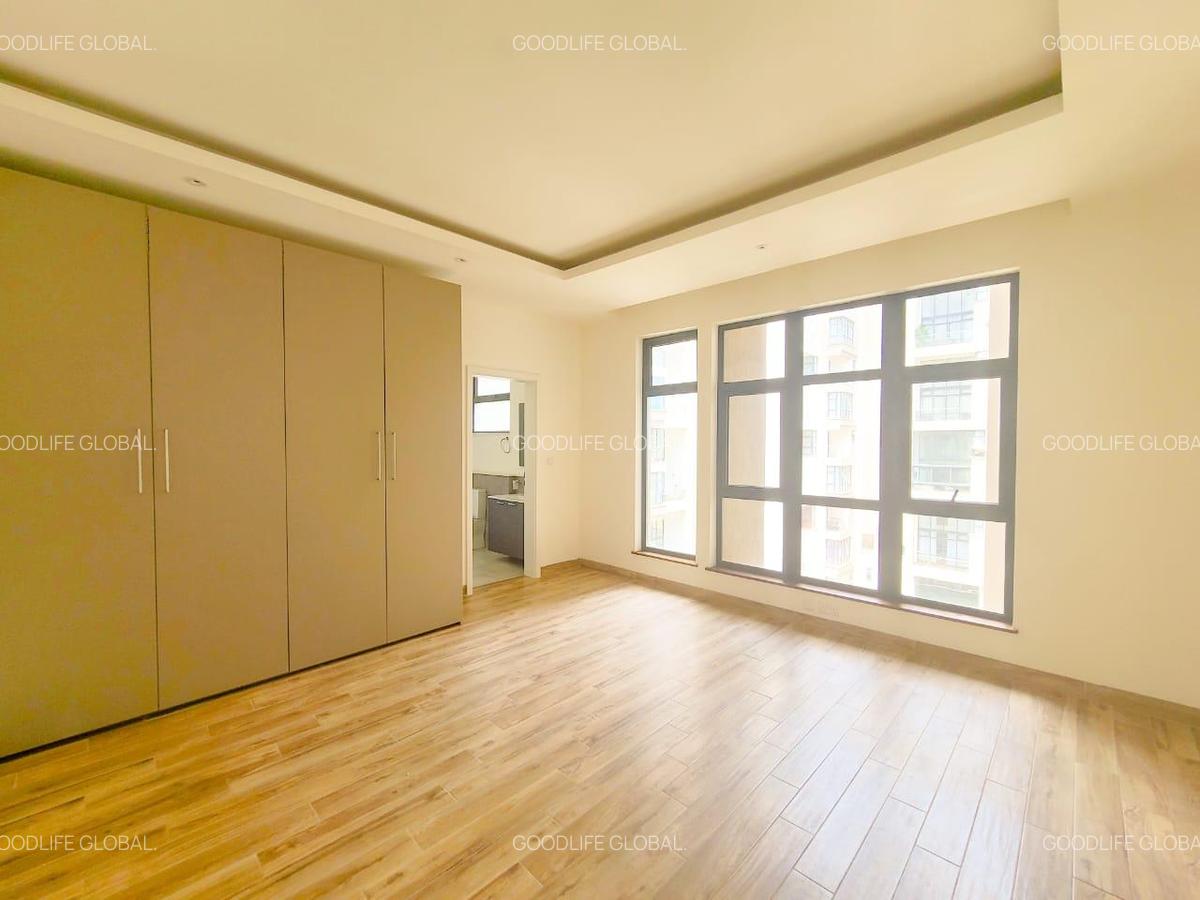 3 Bed Apartment with En Suite at Riverside - 15