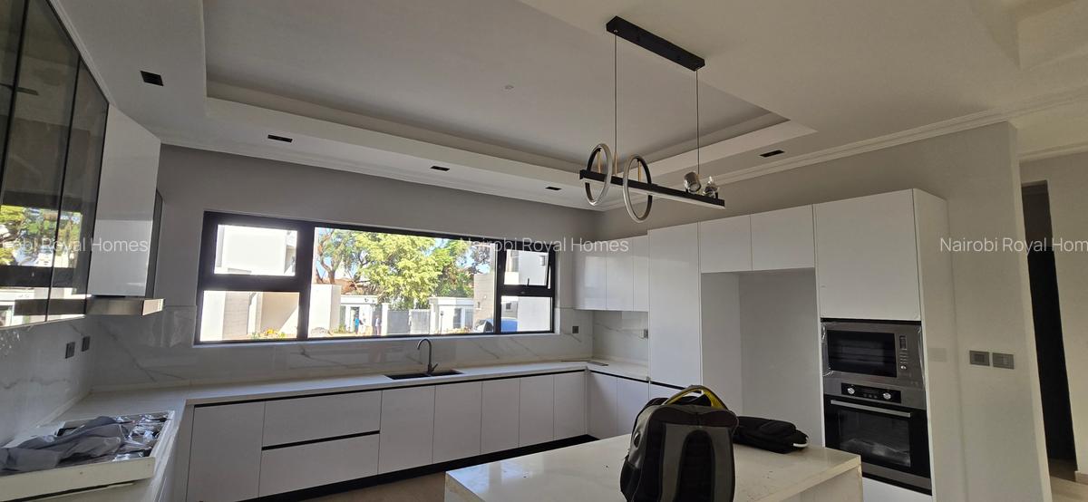 5 Bed Townhouse with En Suite at Lavington Green - 17