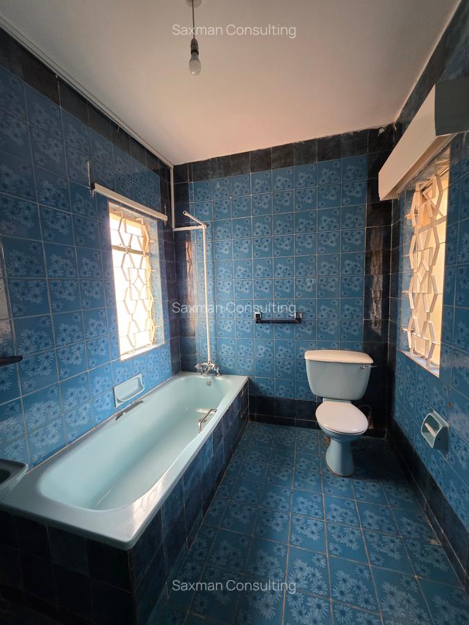 6 Bed House with Staff Quarters in Lake View - 12