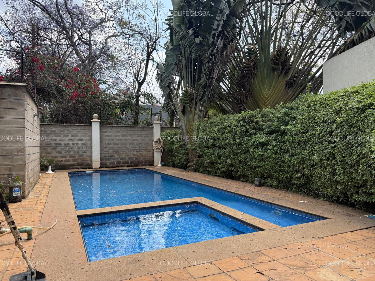 5 Bed Villa with En Suite at Lavington - 3