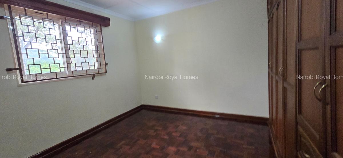5 Bed Townhouse with En Suite at Lavington Off Convent Drive - 9