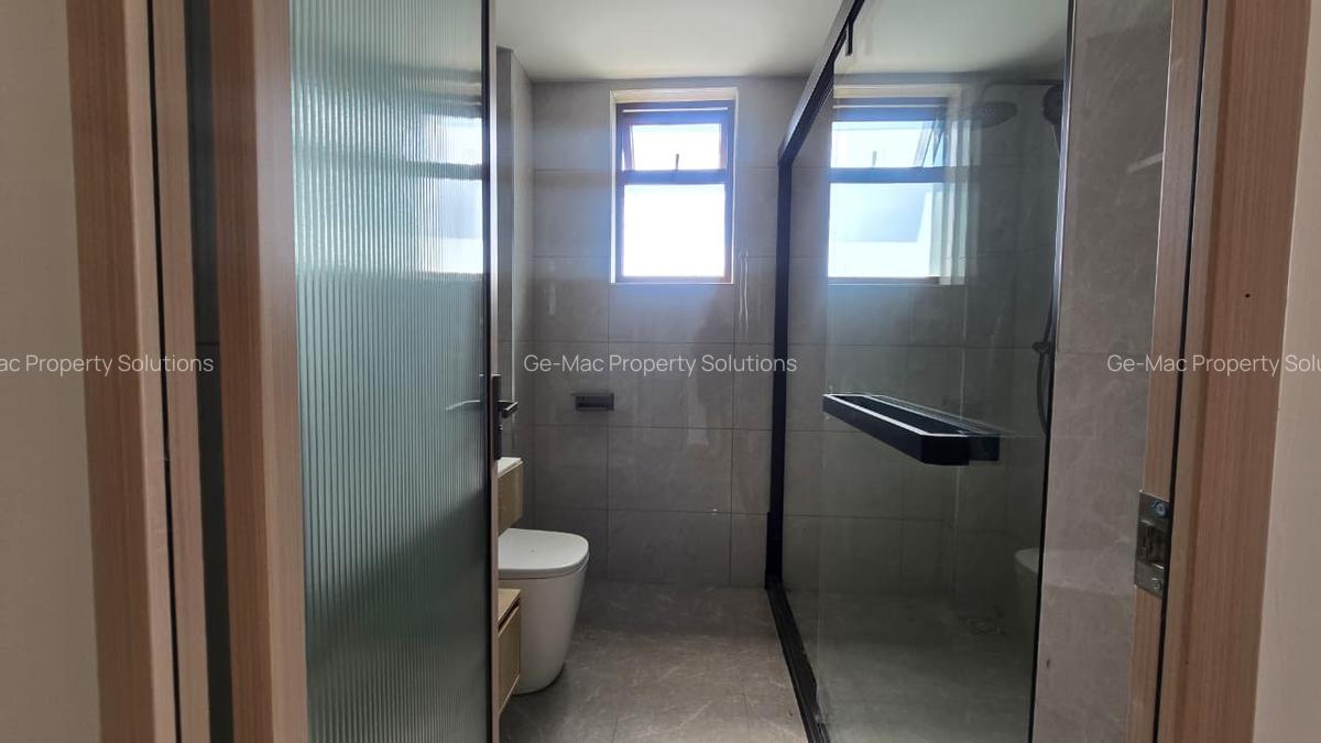 3 Bed Apartment with En Suite in Riverside - 12