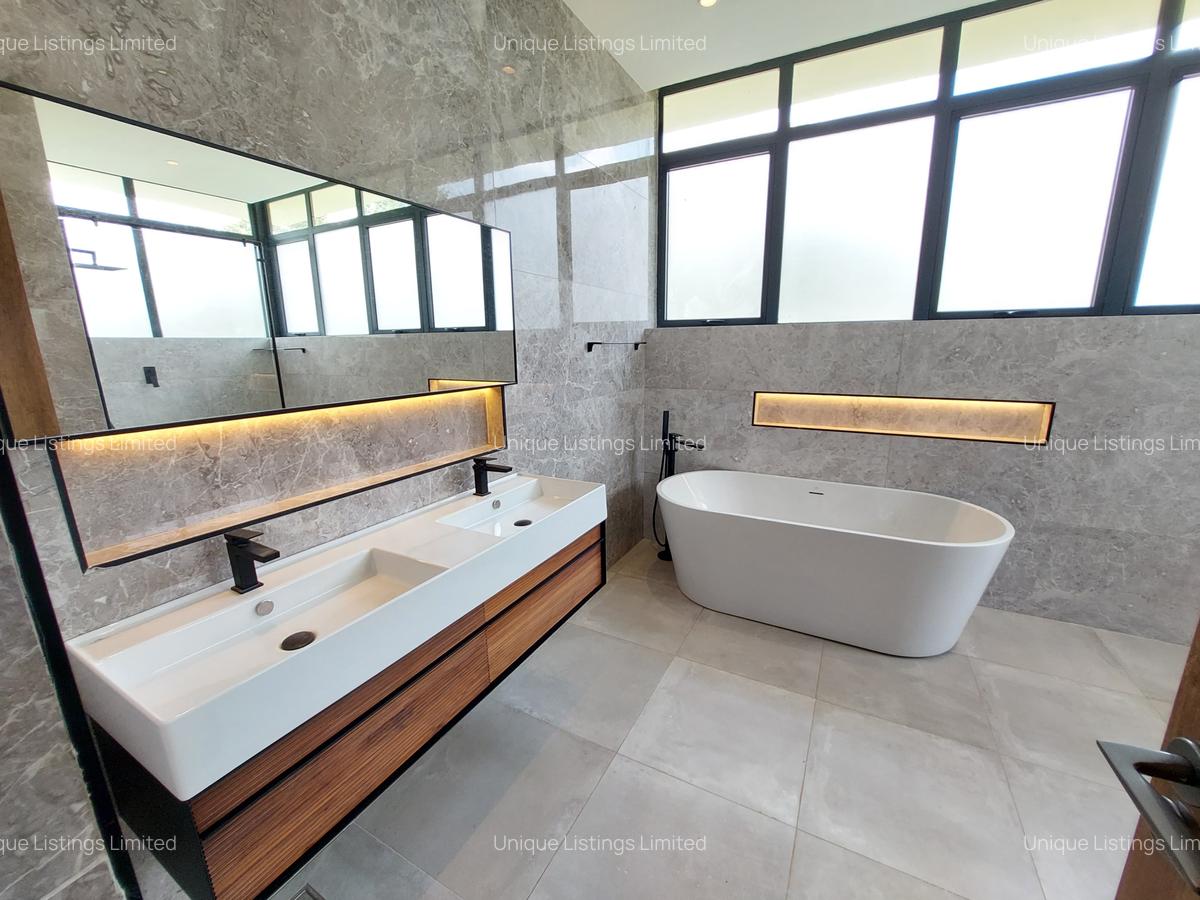 6 Bed House with En Suite in Nyari - 15