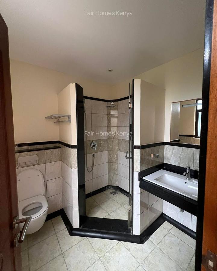 5 Bed Townhouse with En Suite at Elmolo Drive - 4