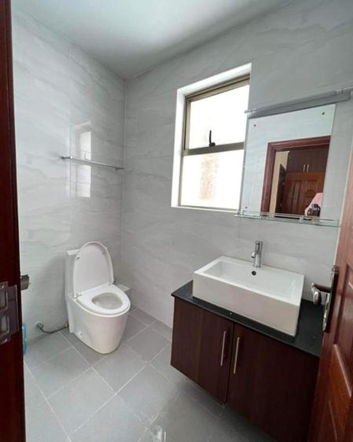 5 Bed Townhouse with En Suite at Chalbi Drive - 5