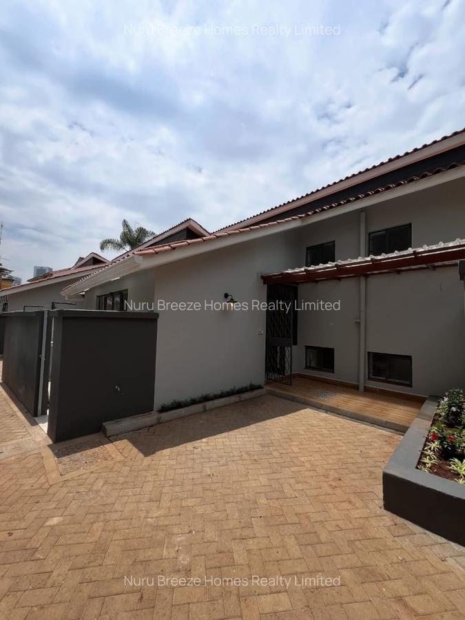 4 Bed Townhouse with En Suite in Westlands Area - 17