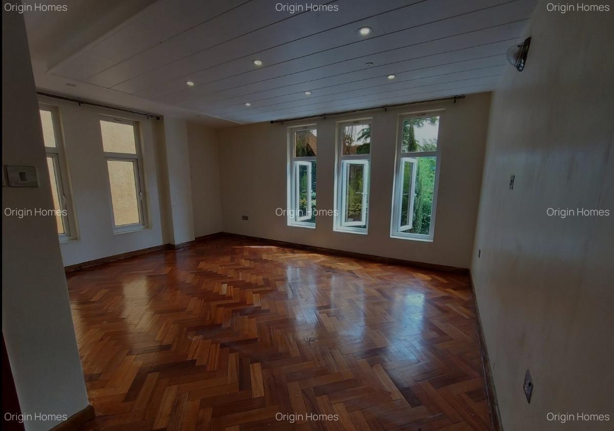 4 Bed Townhouse with En Suite at Lavington - 11