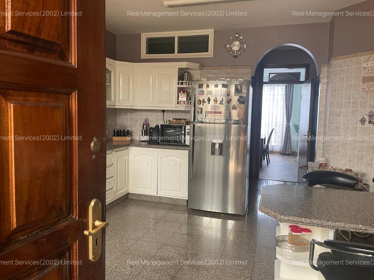 5 Bed Villa with En Suite at Riverside Close - 6