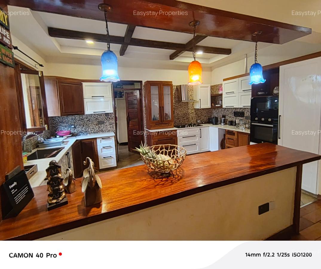 4 Bed House with En Suite in Ridgeways - 5