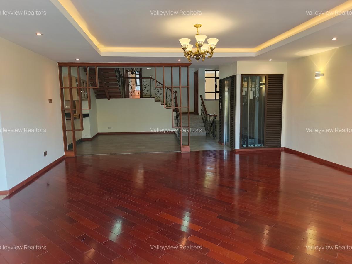 5 Bed Townhouse with En Suite at Lavington - 12