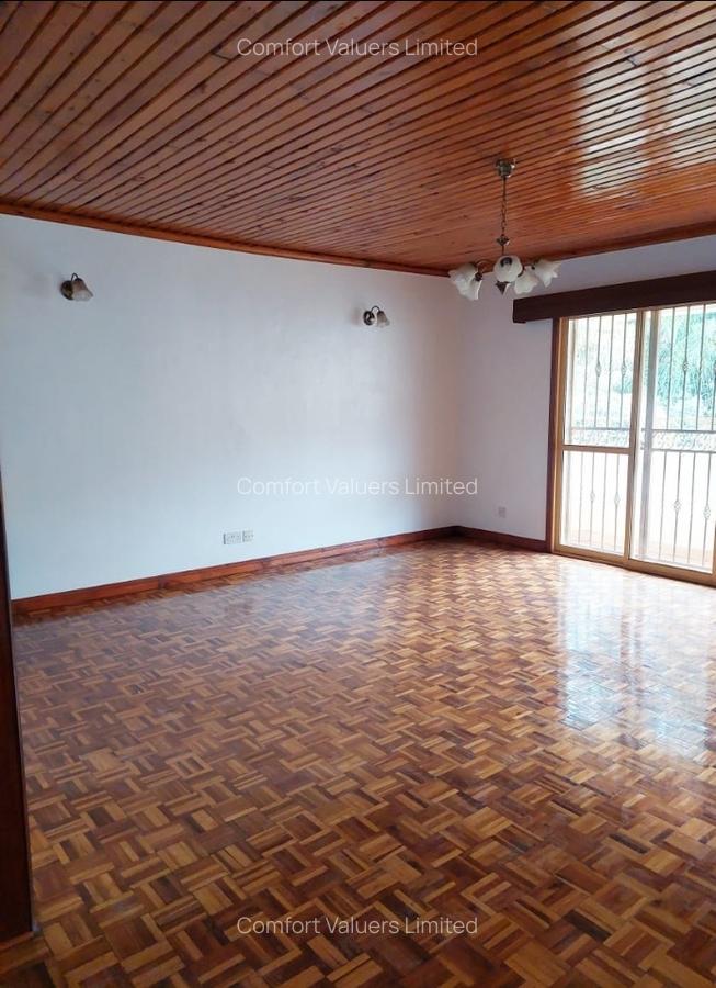 5 Bed Villa with En Suite at Lavington Green - 16