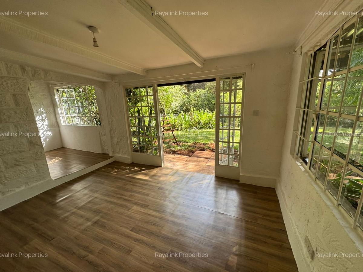 1 Bed House with En Suite at Karen - 4
