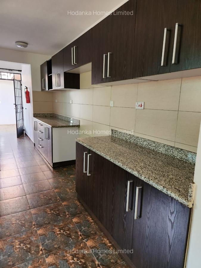 5 Bed Townhouse with En Suite in Lavington - 3
